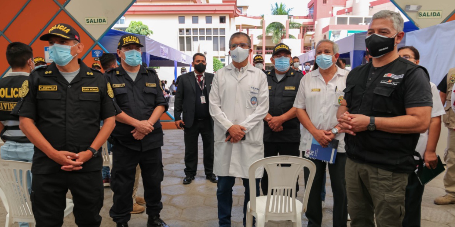 Ministro del Interior visitó la UPAO para inspeccionar vacunación de policías -  Ayer llegaron las vacunas de Pfizer a las ultracongeladoras de la Universidad