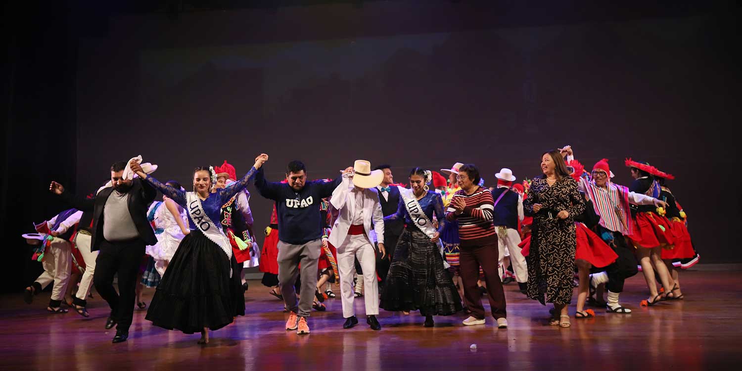Aplausos para Celebra Perú - Los elencos de danzas, peña y la agrupación de música folclórica de la UPAO se lucen en el Teatro Víctor Raúl Lozano Ibáñez