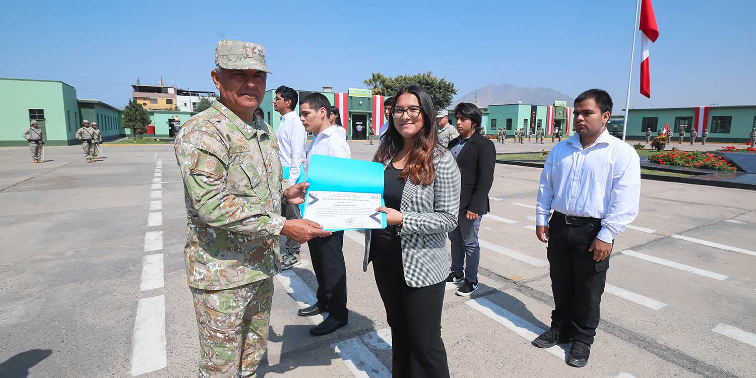 32.a Brigada de Infantería del Ejército premia a la UPAO - Estudiantes de Ingeniería Electrónica los capacitan en seguridad y salud en el trabajo