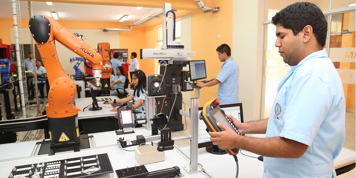 Ingeniería Industrial de UPAO PIURA implementa modernos laboratorios  - Estudiantes fortalecerán competencia en la industria 4.0 y automatización